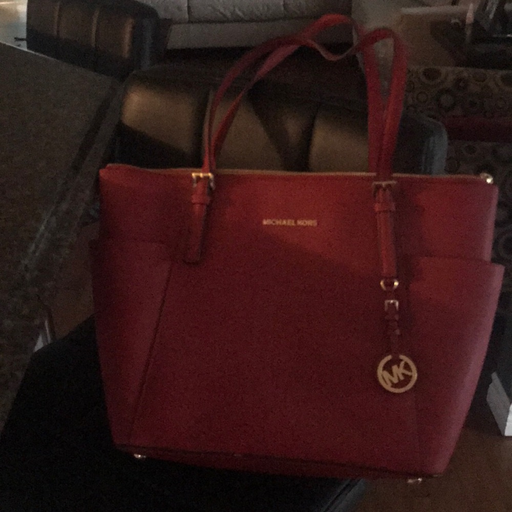 Michael Kors purse. Excellent condition.